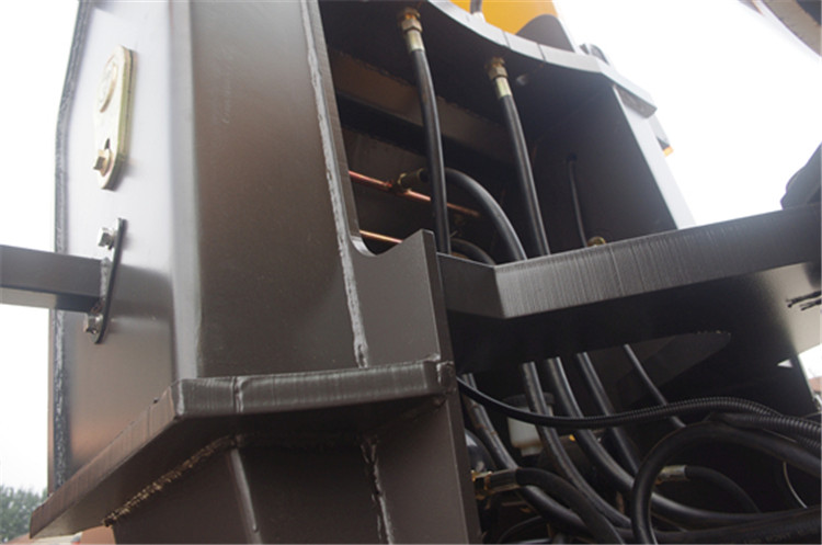 小型裝載機細節(jié)圖 小型裝載機細節(jié)圖